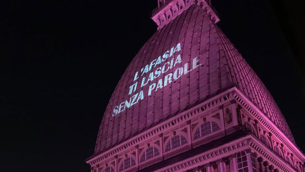 Torino Afasia Mole Antonelliana illuminata di viola per la giornata nazionale