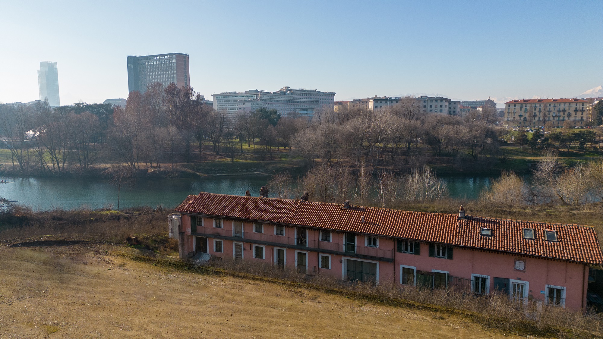 Il Molino di Cavoretto, situato in riva al fiume Po, dove sorgerà una nuova sede di CasaOz, progetto sociale di FondazioneOZ a Torino