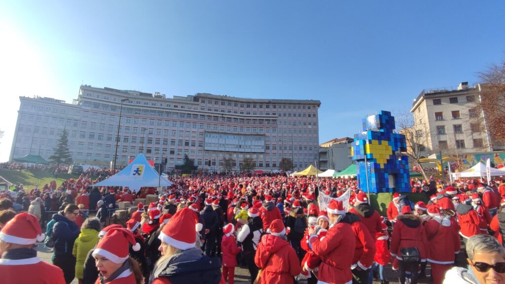 L'Ospedale Infantile Regina Margherita di Torino durante il raduno dei babbi natale